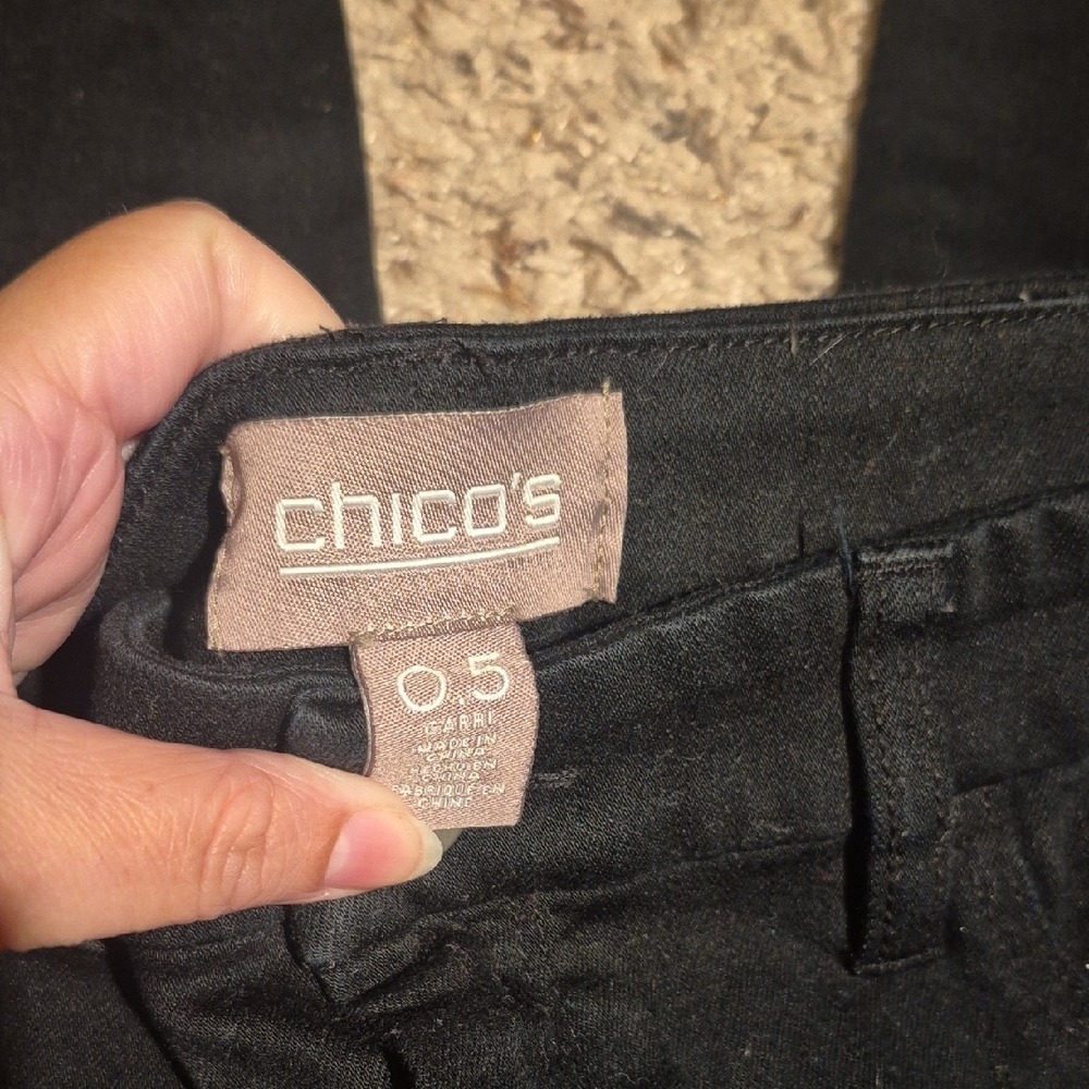 Chico's Classic Black Capri Pants Size 0.5 - Picture 2 of 6
